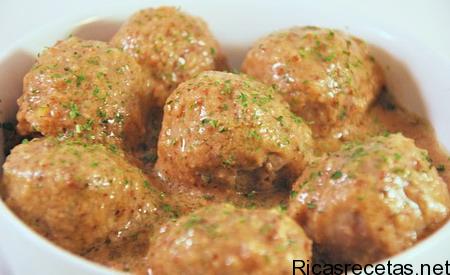 Albóndigas en salsa