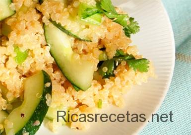 Ensalada de quinoa con pepino