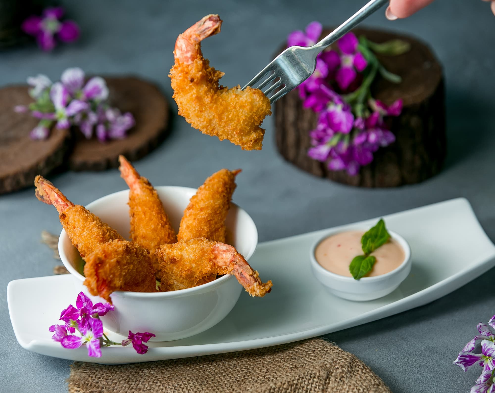 Gambas rebozadas con salsa de mango